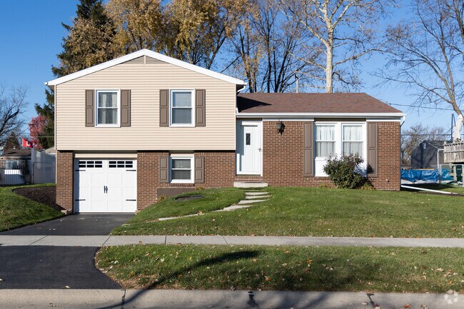 Split level homes are common in the neighborhoods of Northwood.