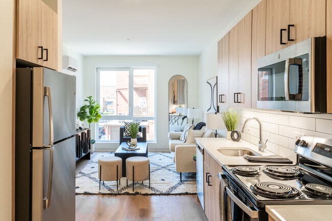 Tapestry Station, Evanston, IL 60202 - photo 2