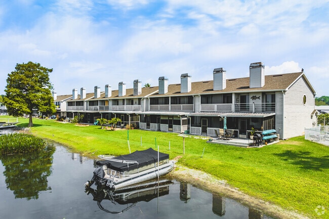 Condominiums and townhouses in Winter Haven range from $100,000 to the high $300,000s