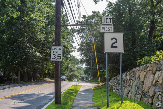 Route 2 sign from Pleasant St in Follen Heights.