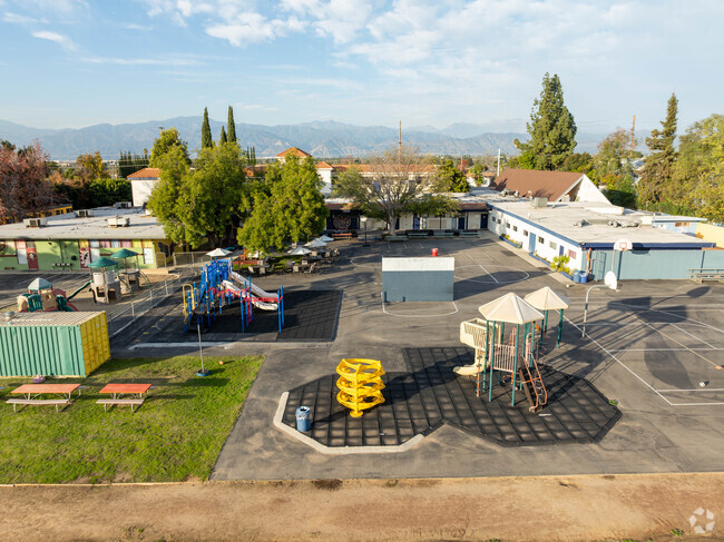 Suzanna Int'L School of Art and Design provides a large campus.