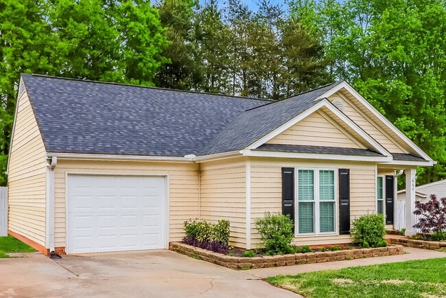 660 Rebecca Jane Dr, Mooresville, NC 28115 - photo 3