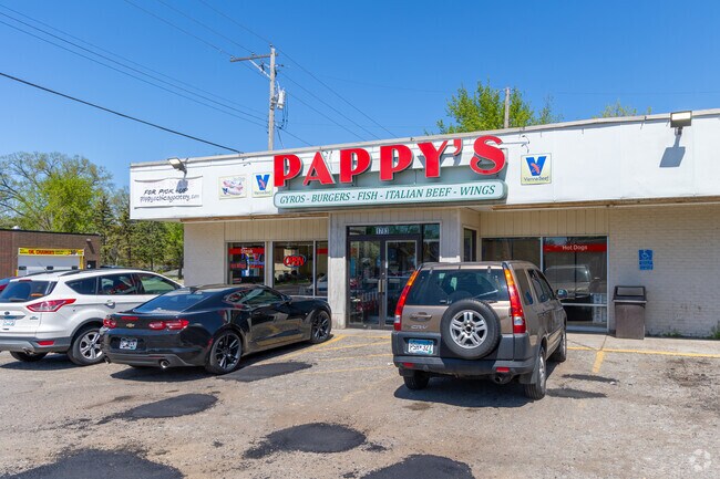 Pappy’s Chicago Eatery is a casual counter-serve restaurant on White Bear Avenue near Prosperity Heights.