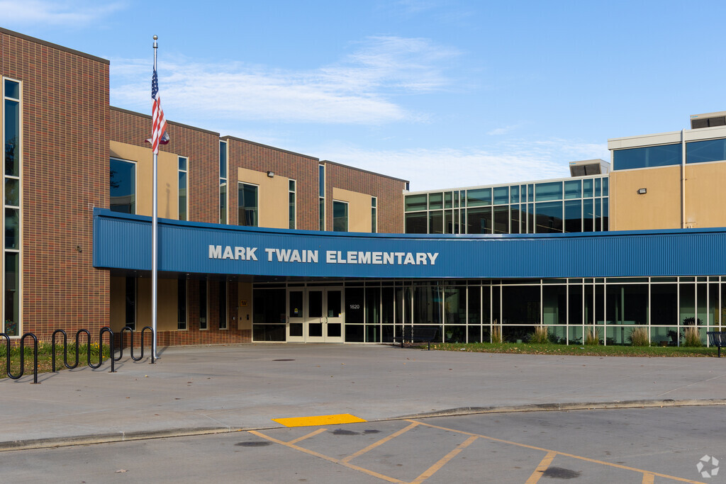 Mark Twain Elementary School boasts solid academics and quality teachers.