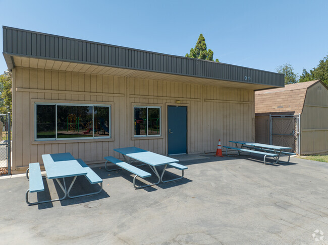 Creek View Elementary School offers several picnic tables, perfect for having lunch outside.