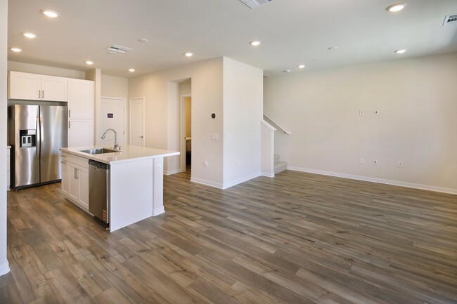 9893 Crossbay Loop unit 36582927, Jurupa Valley, CA 92509 - photo 2