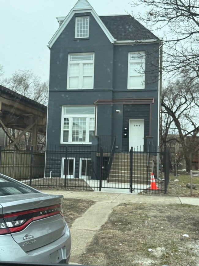 5910 S Michigan Ave, Chicago, IL 60637