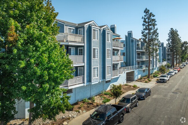 Many condos feature pools and community amenities in Recreation Park.