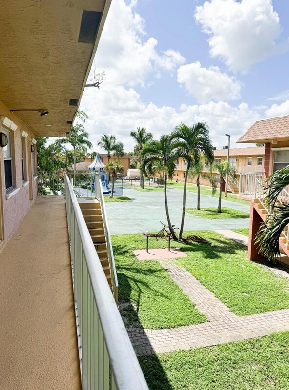 101 NE 41st St, Oakland Park, FL 33334