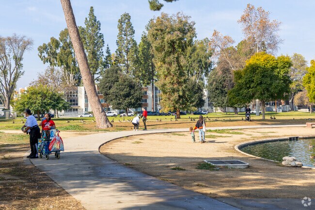 Take a relaxing stroll around the pond and enjoy the calm atmosphere of Reseda Park.