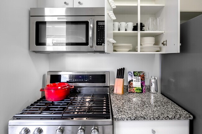 400 Chambers St unit FL8-ID2128, New York, NY 10282 - photo 6