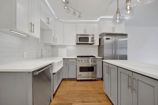 129 E Bellevue Place unit 803, Chicago, IL 60611 - photo 2