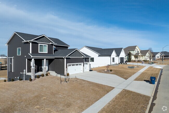 Pella is constantly expanding, with developments of modern Contemporary homes springing up.