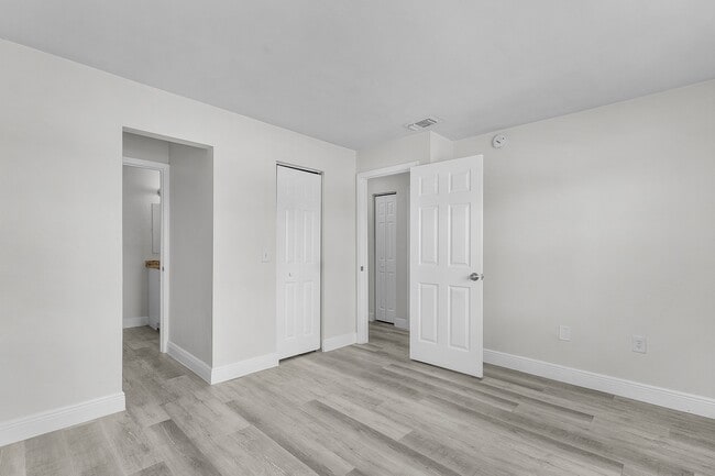 Paradise Palms Portfolio LLC, Fort Myers, FL 33916 - photo 6