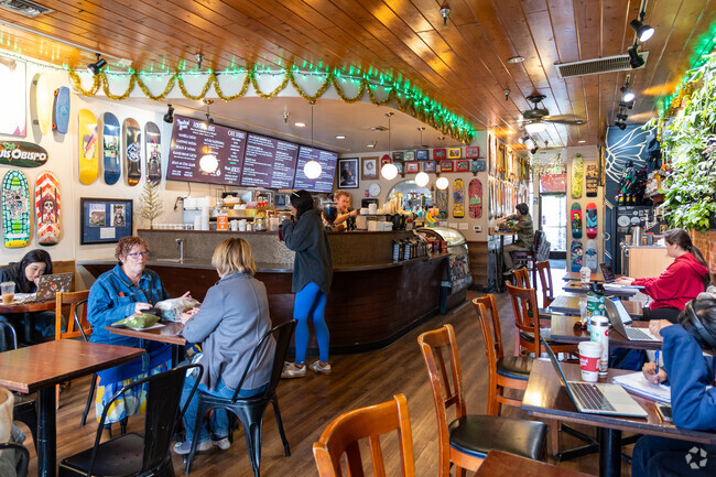 There are many great cafes in Valle Vista.