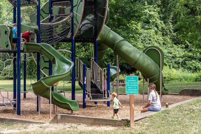 Walnut Creek offers a close proximity to parks and playgrounds.