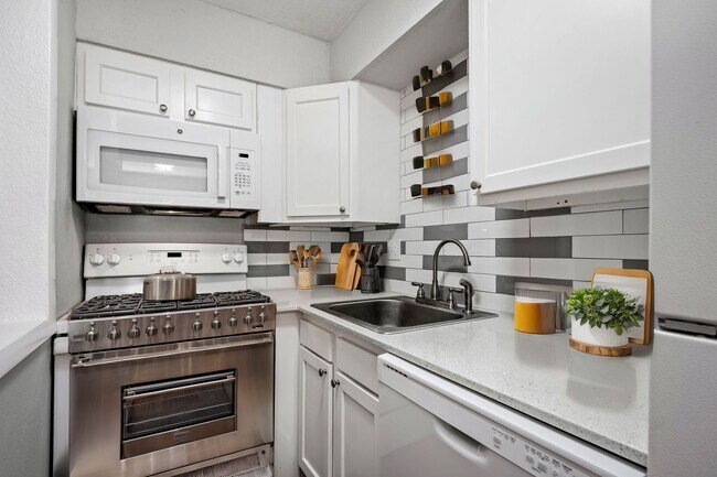 The Atrium - Beautiful Remodeled Apartments, Westminster, CO 80030 - photo 2