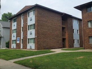906 S Locust St, Champaign, IL 61820