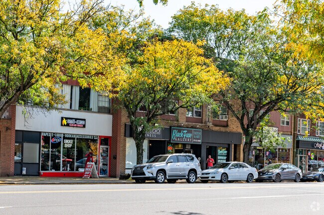 Kingston has many shops throughout the town for a day of shopping.