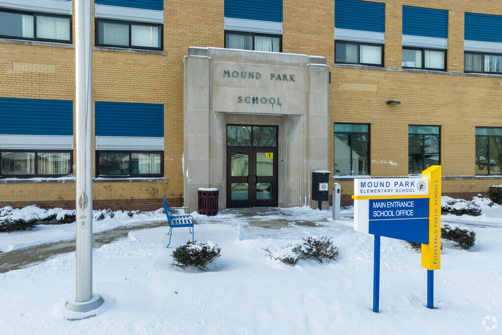 Mound Park Elementary School main entrance.