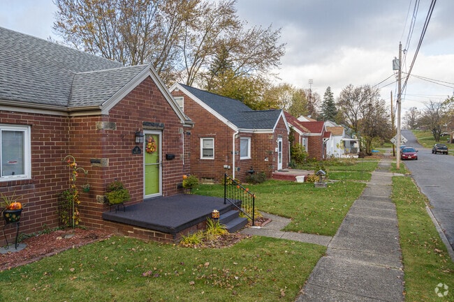 Single-family brick bungalow homes are popular in the neighborhood of East End North.
