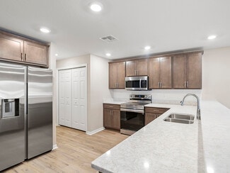 2750 Walden Town Cir, Plant City, FL 33566