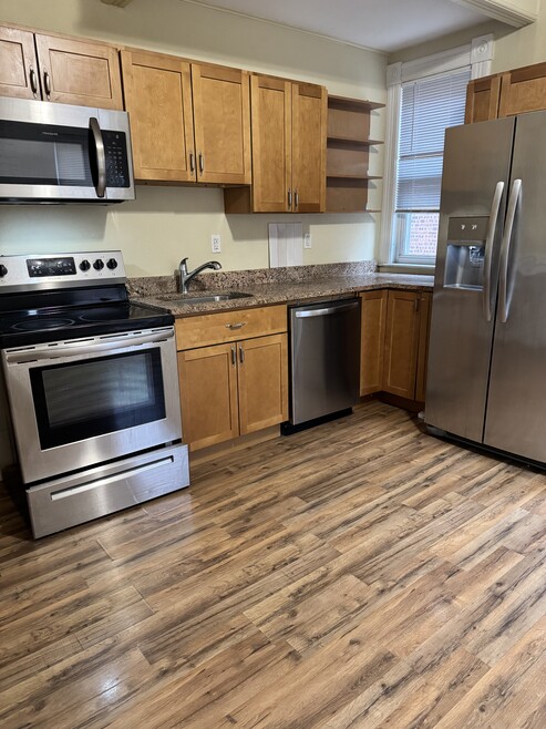 99 Hungerford St unit 2, Hartford, CT 06106 - photo 1