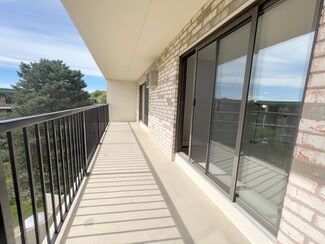 10411 Cedar Lake Rd Unit 515, Minnetonka, MN 55305
