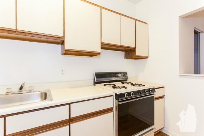 654 W Cornelia Ave unit 658-11, Chicago, IL 60657 - photo 5
