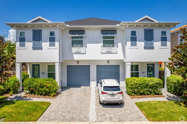 Townhouses of different styles is a good portion of the homes in the SoHo neighborhood.