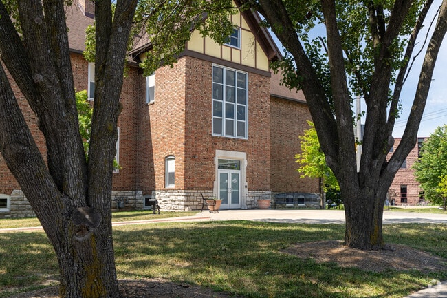 Grant Elementary School is rated B on Niche.