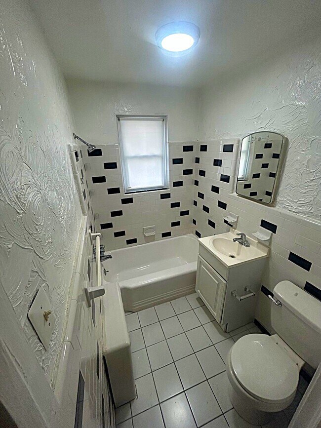 7535 Thouron Ave unit 3, Philadelphia, PA 19150 - photo 4