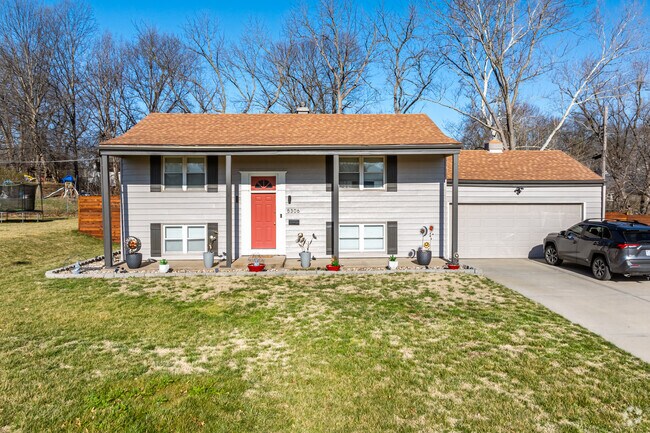 Bi-level homes with fenced back yards can be found in Gracemor-Randolph Corners.