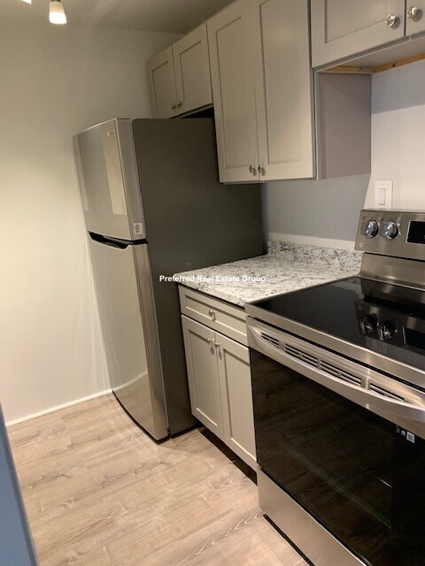 51 Grove St Unit A, Chestnut Hill, MA 02467