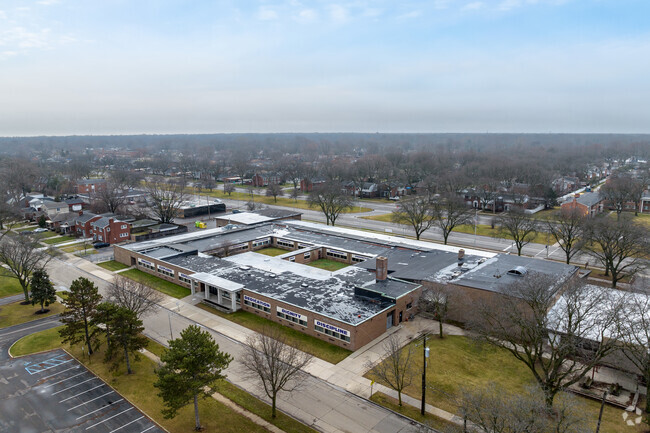 Harper Woods Middle School is centrally located, making pick ups and drop offs easy.