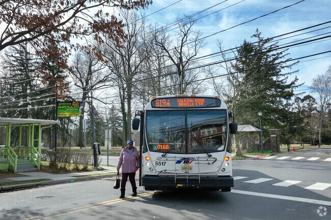 NJ Transit links Hiltonia residents to the rest of New Jersey.
