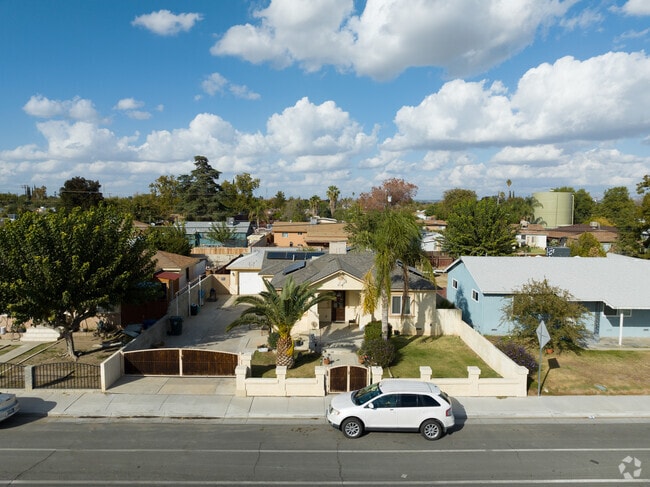 Many properties in Rexland Acres have enclosed yards.