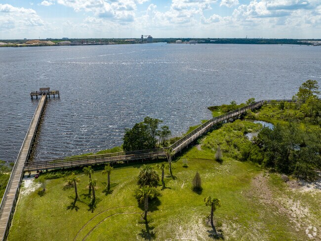 Blue Cypress Park has a pier and boardwalk at the bank of the St. Johns River.