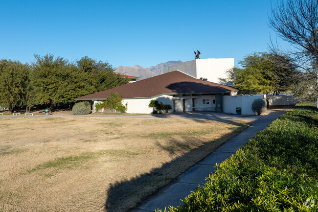 Green Fields School provides students with a well-balanced and challenging education program.