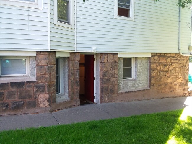 2328 1/2 W 6th St unit .5, Duluth, MN 55806 - photo 5