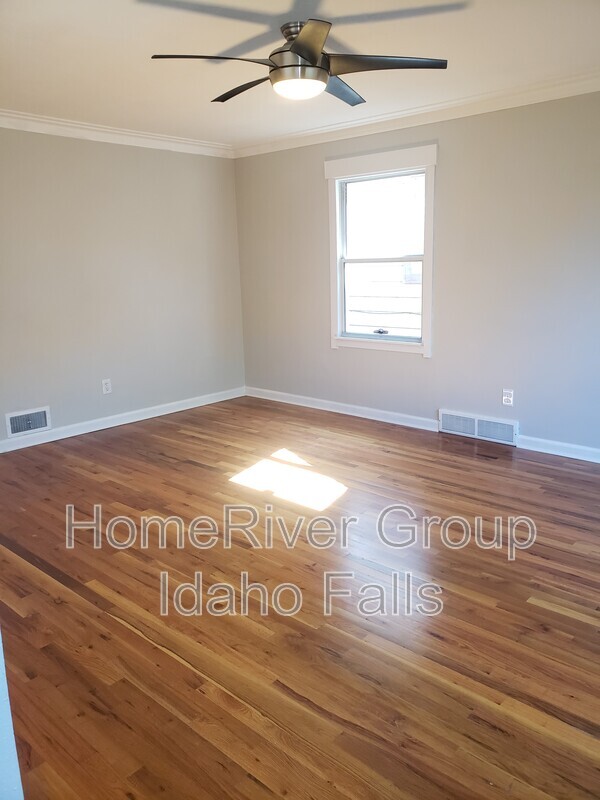 670 L St, Idaho Falls, ID 83402