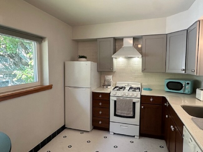 415 N Dunn St unit 3, Bloomington, IN 47408 - photo 2