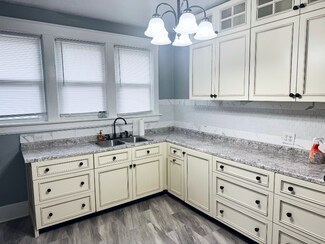 3909 Southern Pkwy Unit 2, Louisville, KY 40214