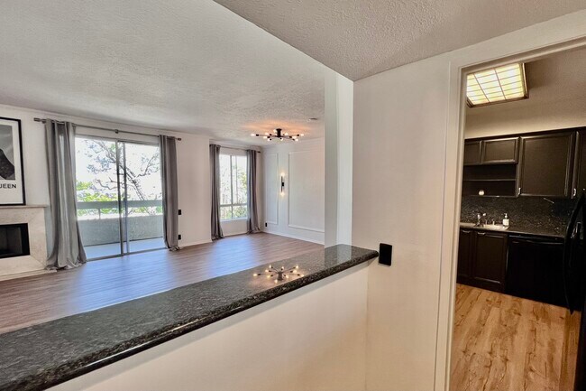 8960 Cynthia St unit 109, West Hollywood, CA 90069 - photo 5