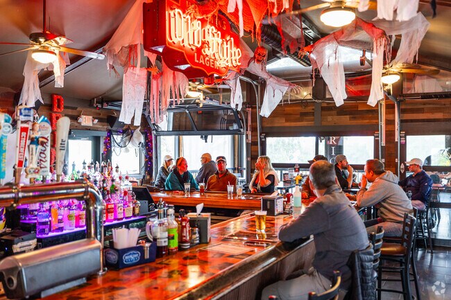 Broken Oar Marina and Grill is a lively restaurant near Tower Lake.