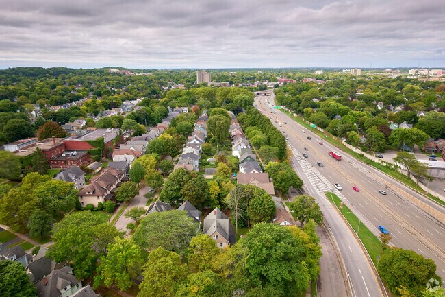 Upper Monroe is conveniently located close to downtown Rochester.