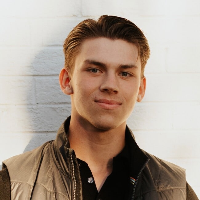 Agent Photo