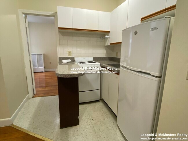 1128 Commonwealth Ave unit 4, Allston, MA 02134 - photo 5