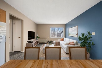 2215 W Willow Knolls Dr, Peoria, IL 61614