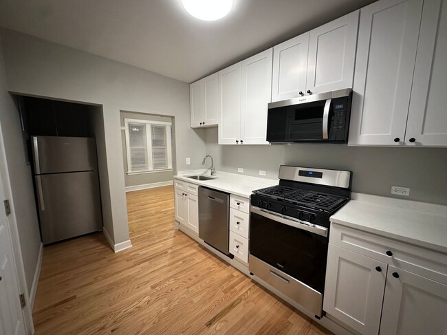 6422 N Greenview Ave unit 1, Chicago, IL 60626 - photo 2